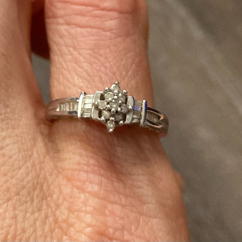 10k white gold ring